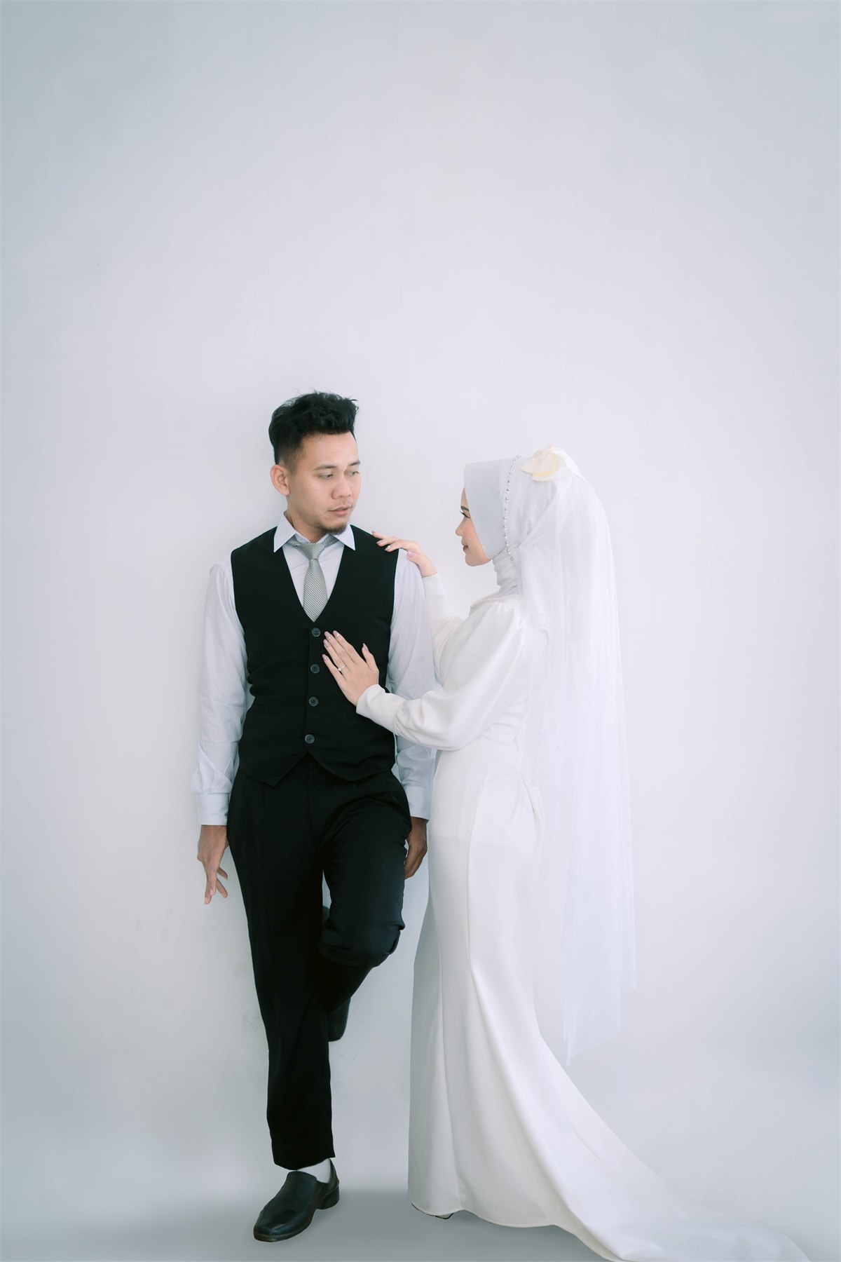 Foto studio full body Ara dan Azami