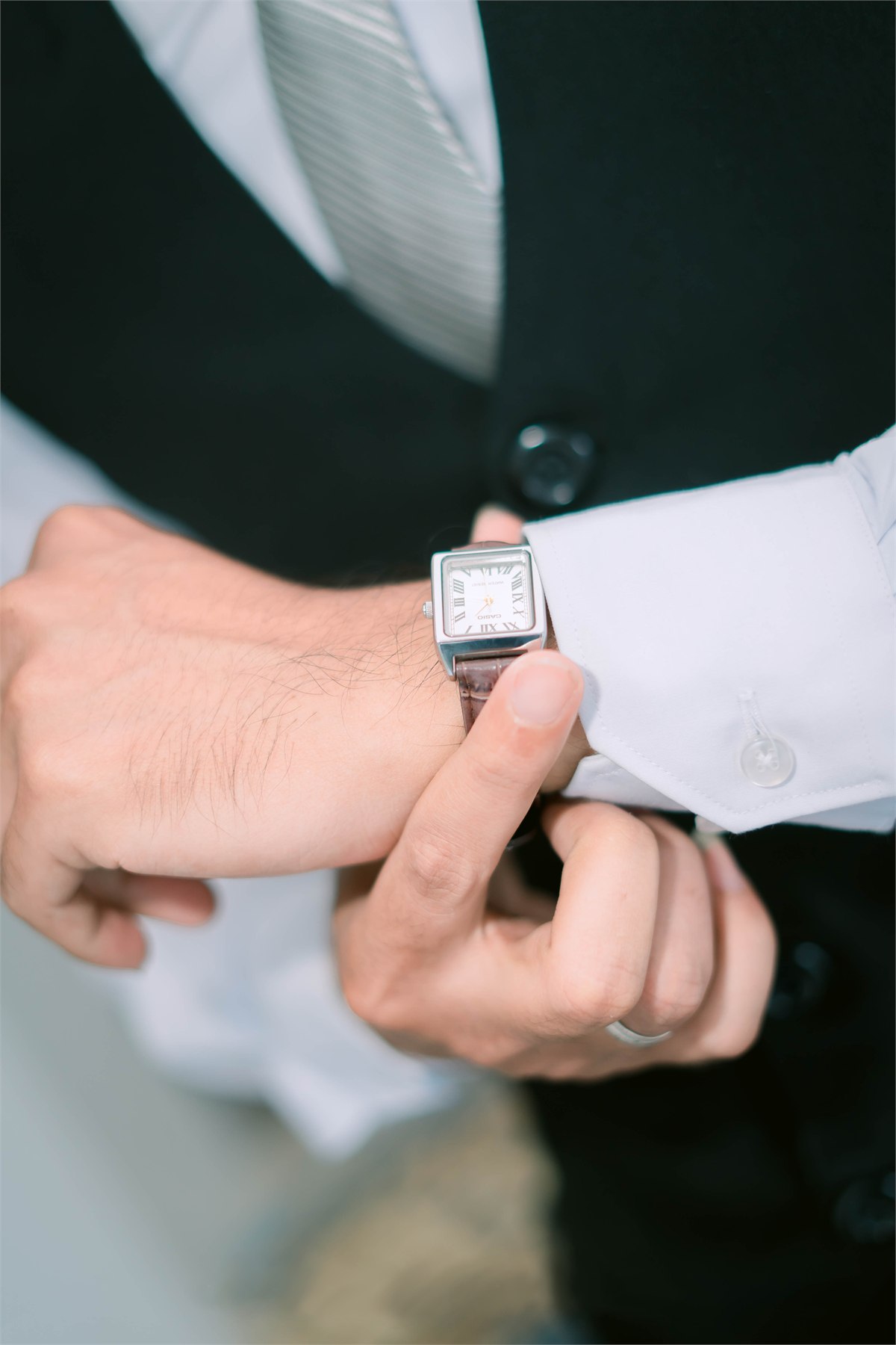 Foto detail jam tangan Azami