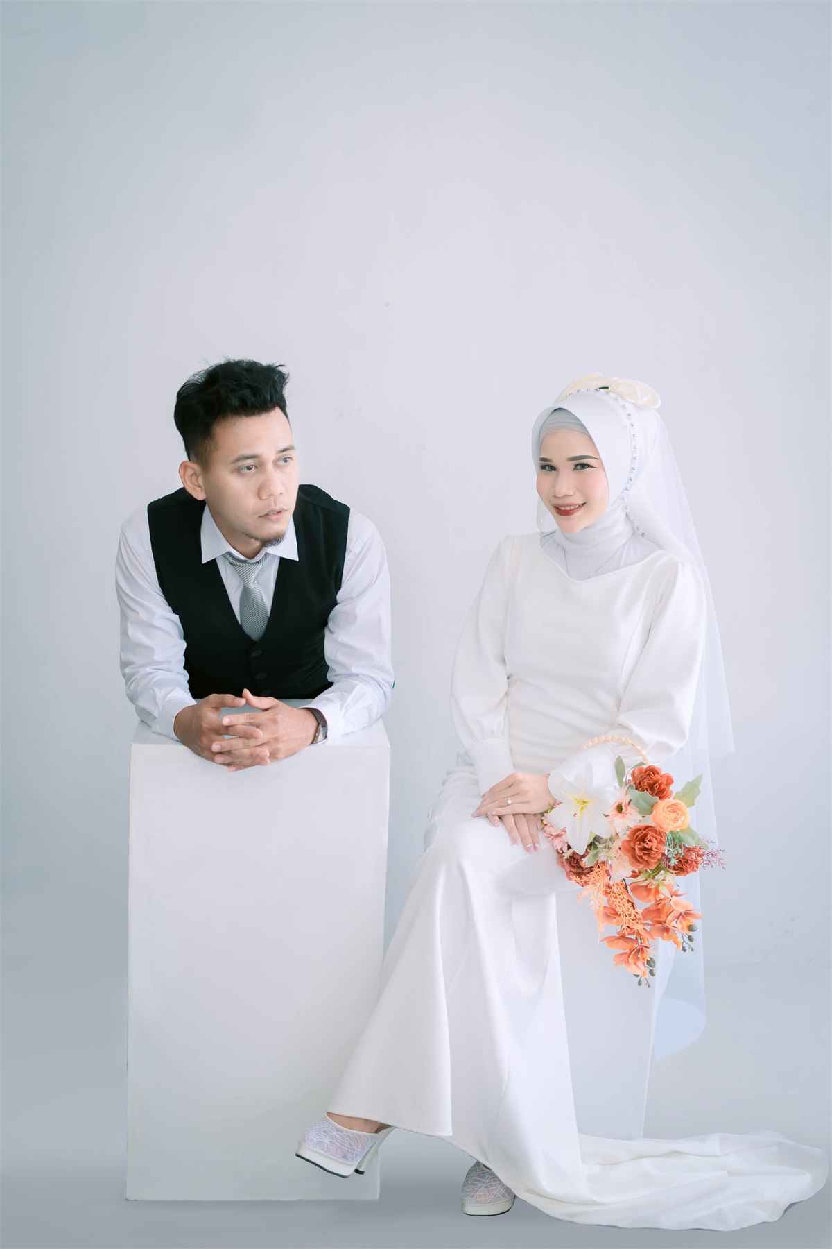 Foto Ara dan Azami duduk bersama